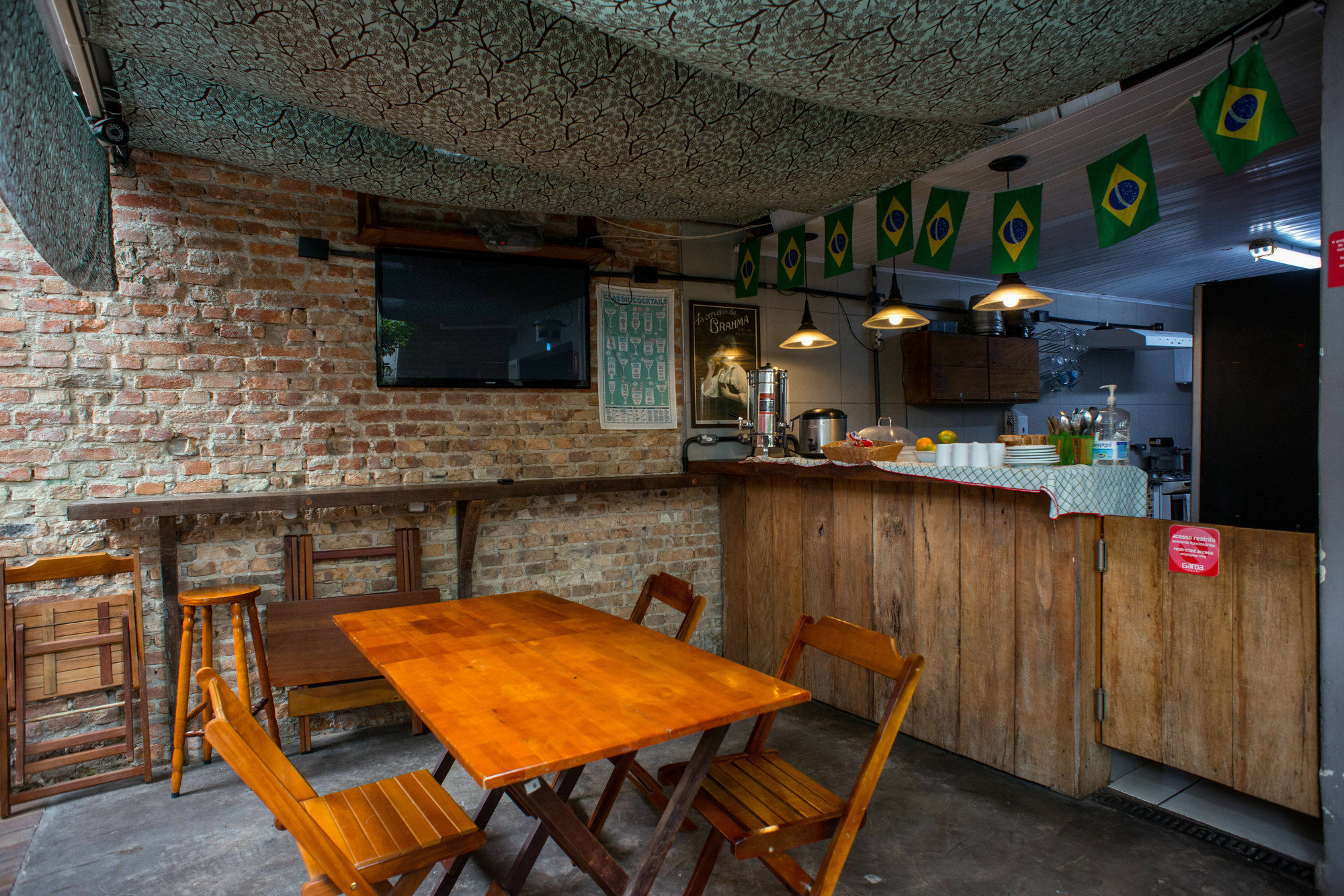 Hostal Garoa Party Bar *